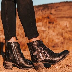 Savanna style Freebird boots. Worn once.